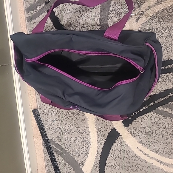 Gaiam Yoga Studio Gym Duffle Bag Black/purple Medium - Picture 6 of 13